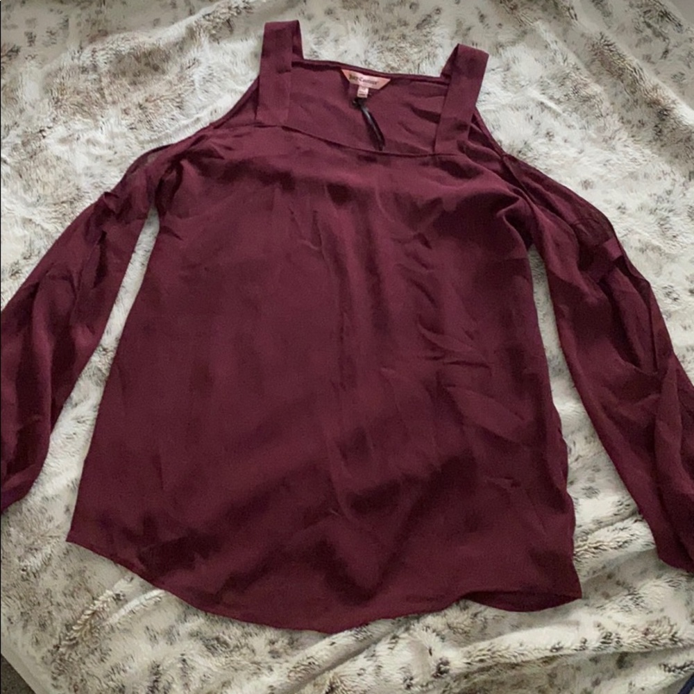 Juicy Couture cutout shoulder/sleeves top